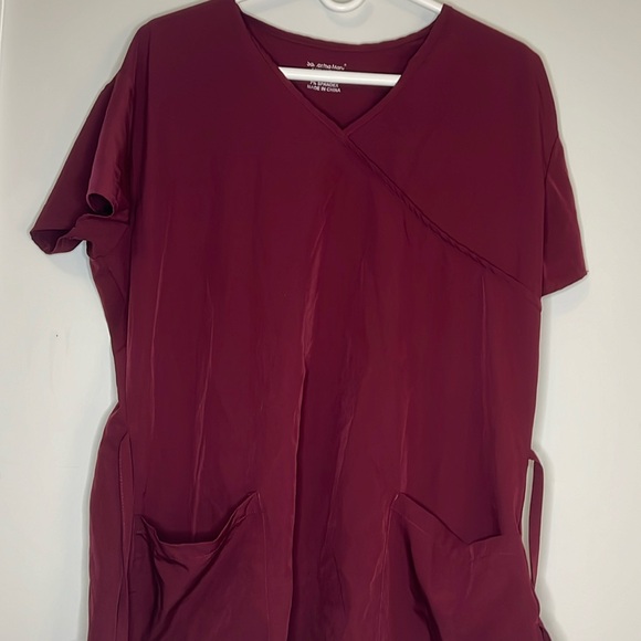 Burgundy scrub top - Picture 1 of 3